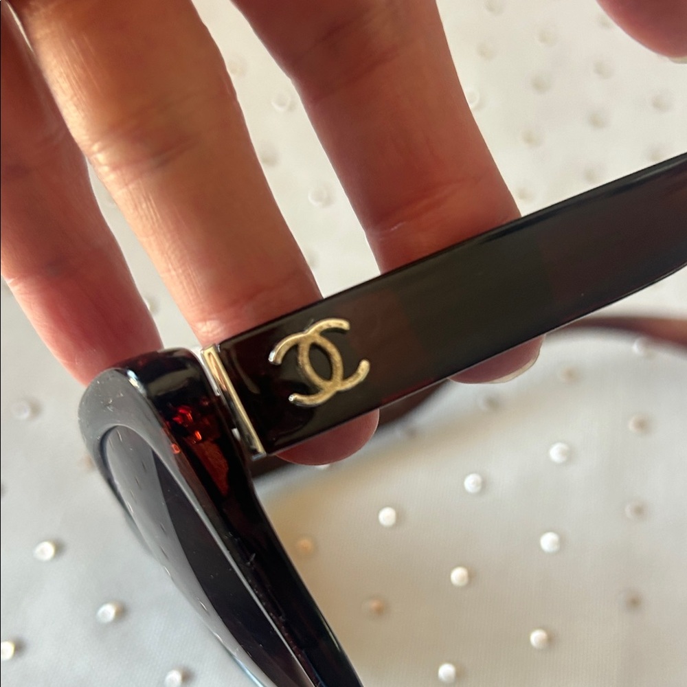 CHANEL Black/Brown Gradient Logo Cathedral Sunglasses - Picture 8 of 8